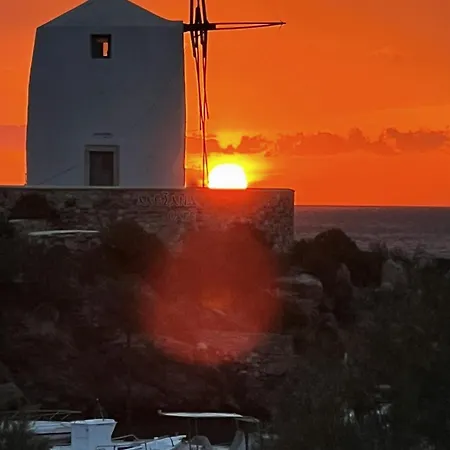 Stelios' Beachfront Retreat Semesterbostad