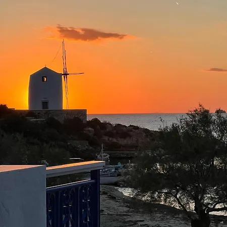 Stelios' Beachfront Retreat Ferienhaus