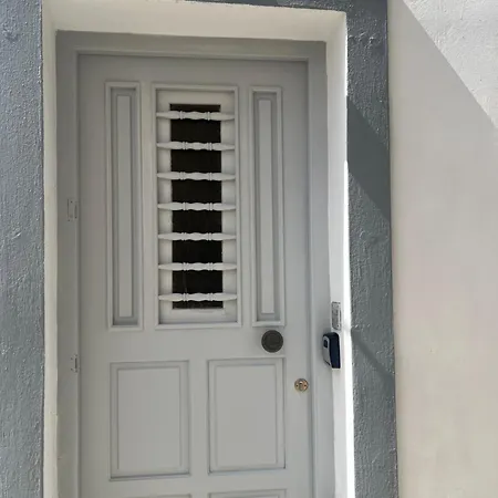 Stelios' Beachfront Retreat Semesterbostad