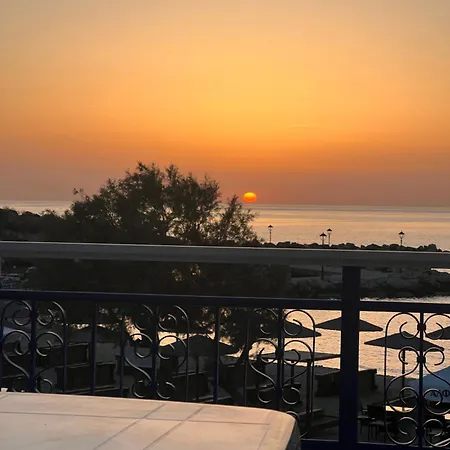 Stelios' Beachfront Retreat Semesterbostad