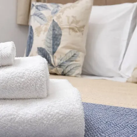 Stelios' Beachfront Retreat بيت للعطل *