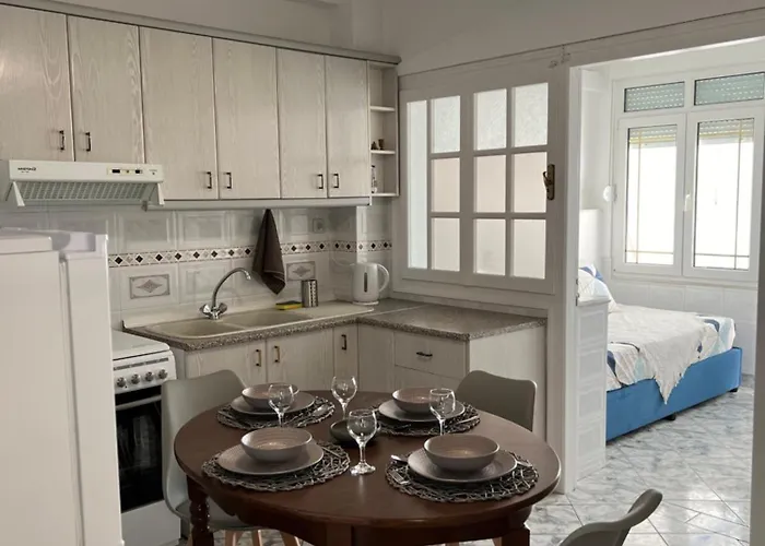 Stelios' Beachfront Retreat بيت للعطل باروس