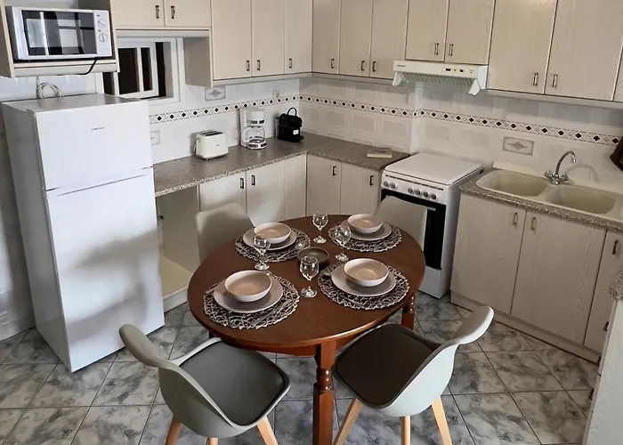 Stelios' Beachfront Retreat بيت للعطل *