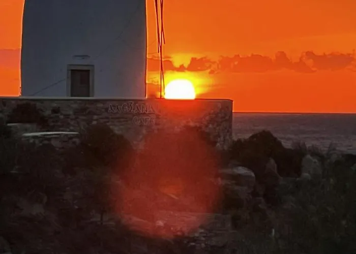 Stelios' Beachfront Retreat بيت للعطل