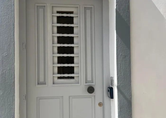 Stelios' Beachfront Retreat بيت للعطل